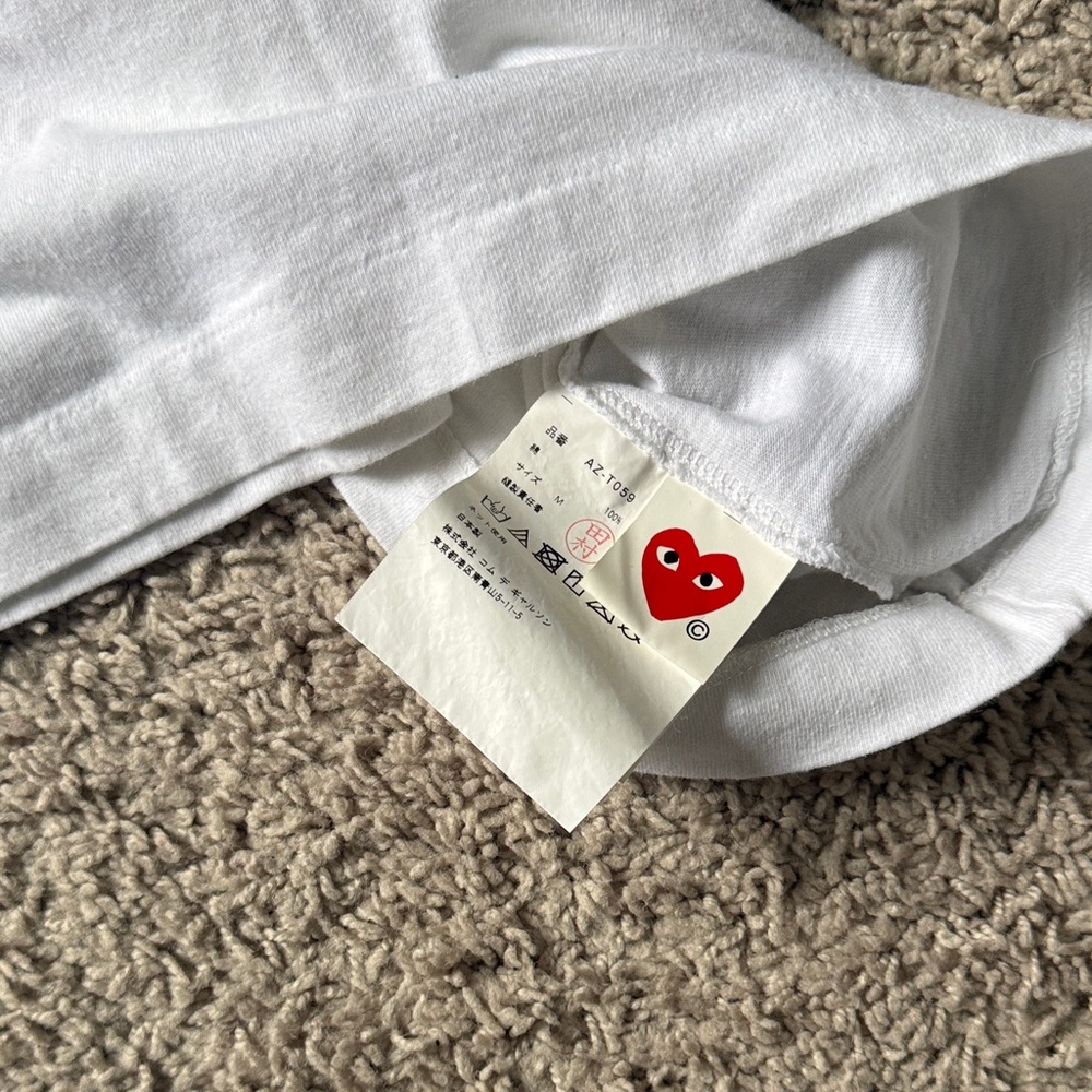Comme des Garcons Kids White Tee with Green Heart Motif—— - Picture 6 of 8